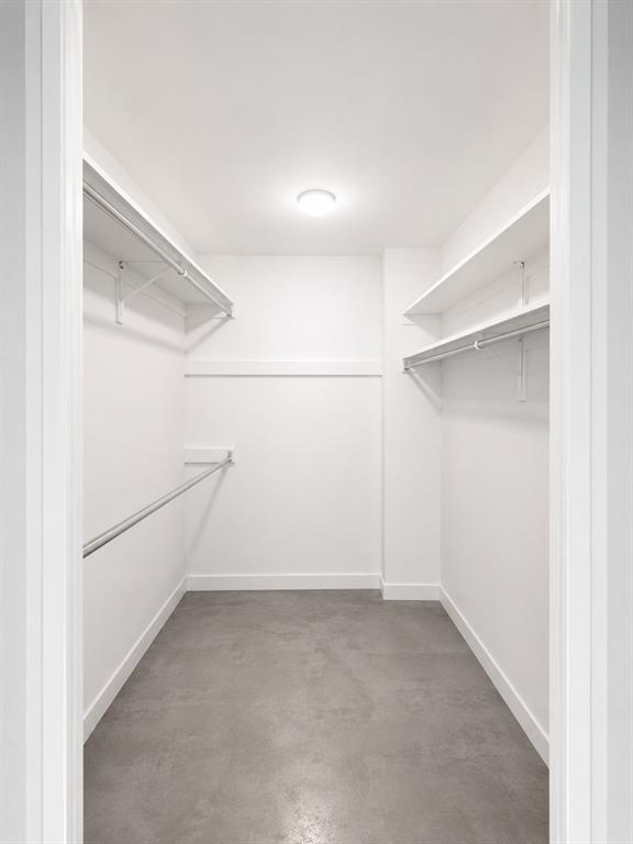 Bedrm 2 walk-in closet