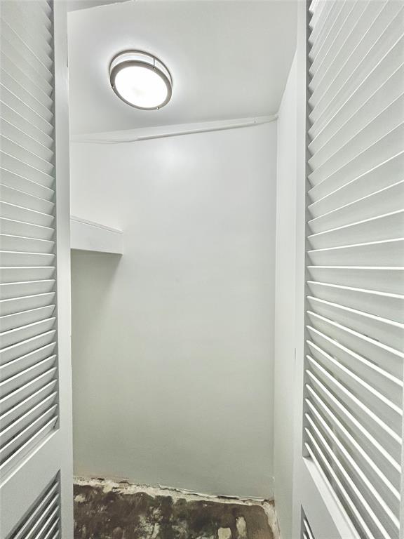 Hall end, larger closet