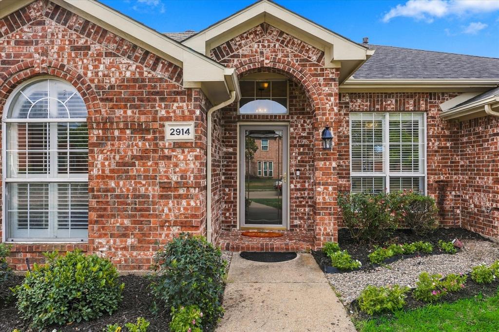 2914 Beau Drive, Mesquite, TX 75181