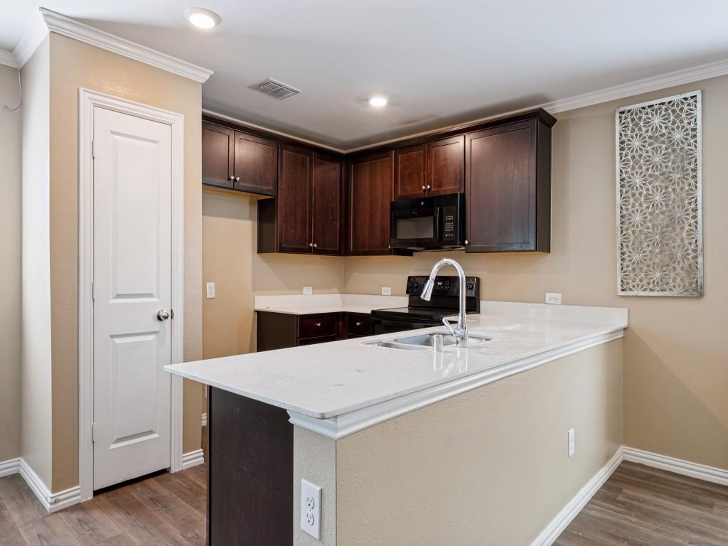 9212 Marilyn Place, Dallas, TX 75227