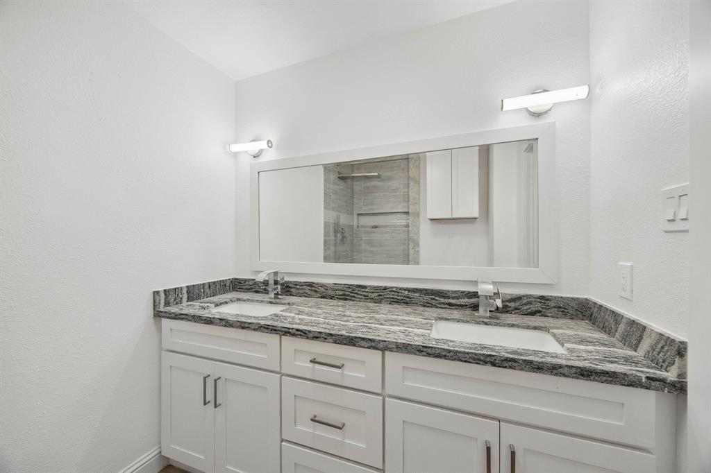 232 Highridge Drive, DeSoto, TX 75115