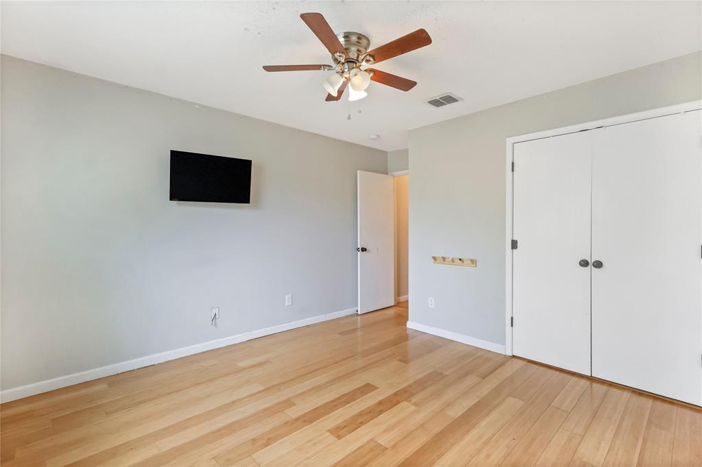 Unfurnished bedroom featuring light wood-style flooring, a ceiling fan, and a closet