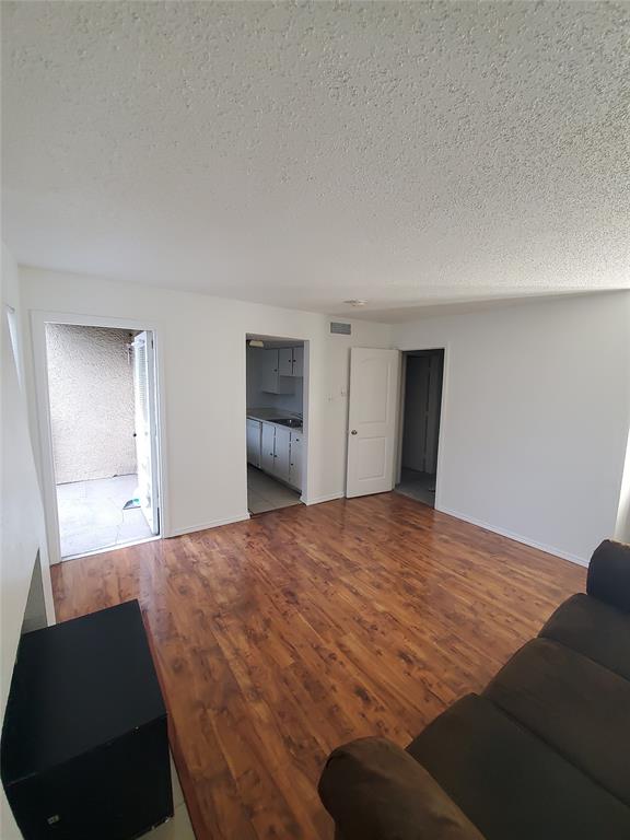 6050 Melody Lane, #215, Dallas, TX 75231