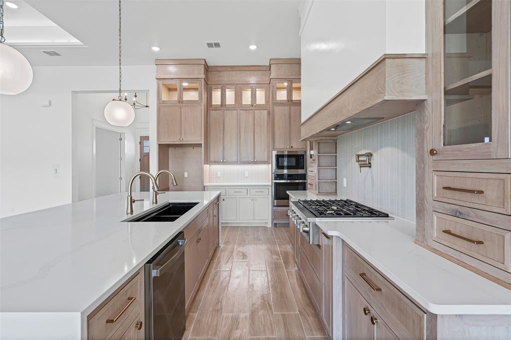 204 Tankhouse Terrace, Weatherford, TX 76085