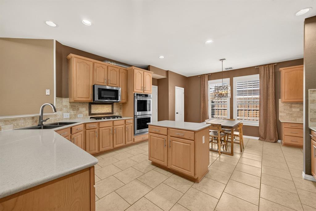 9817 Sota Grande Drive, Plano, TX 75025 9817 Sota Grande Drive, Plano, TX 75025
