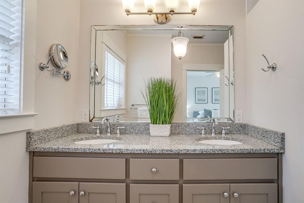 2700 College Avenue, Fort Worth, TX 76110