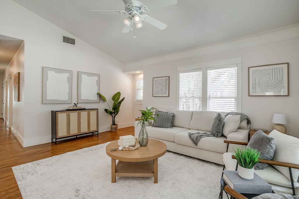 2700 College Avenue, Fort Worth, TX 76110