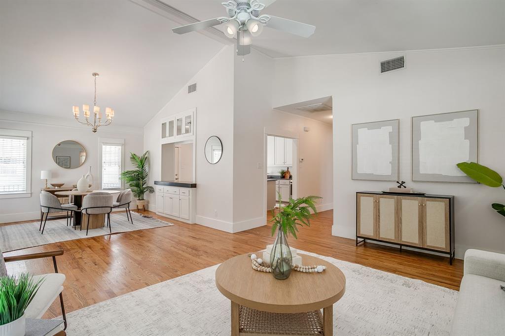 2700 College Avenue, Fort Worth, TX 76110