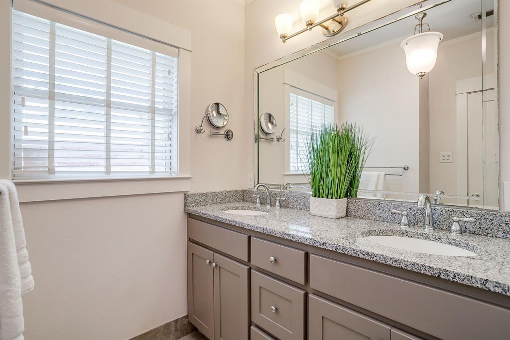 2700 College Avenue, Fort Worth, TX 76110
