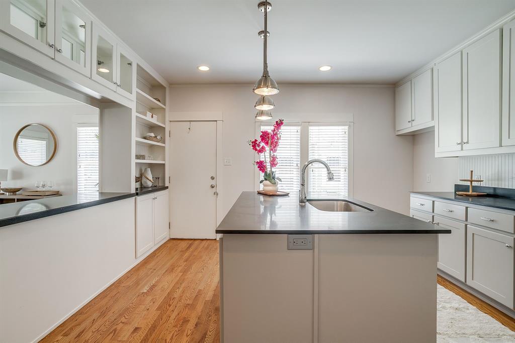 2700 College Avenue, Fort Worth, TX 76110