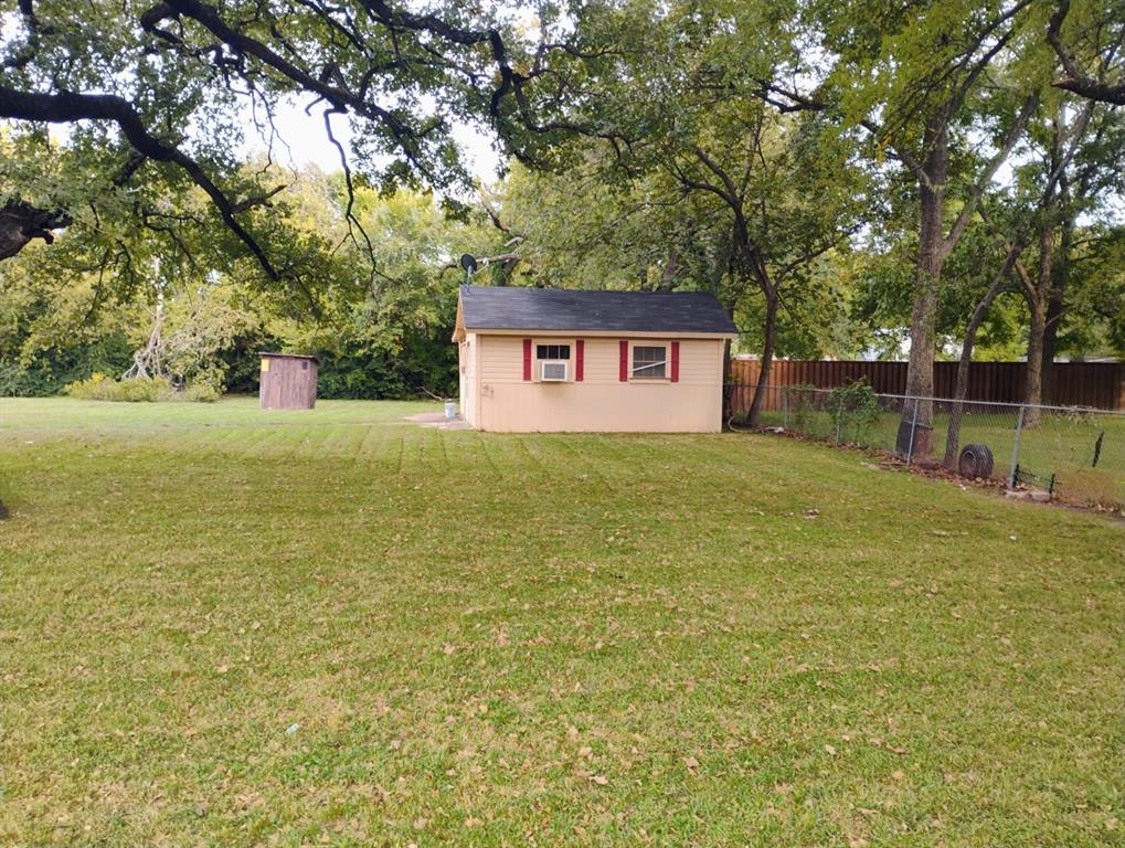 Expansive lawn area  for family gathering,  sitting out to enjoy the peace and quietness with a glass of lemonade and a good book