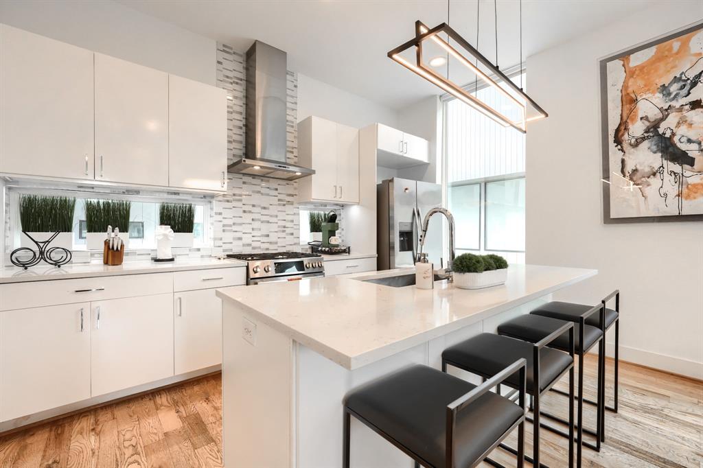 320 Mathey Court, Dallas, TX 75208