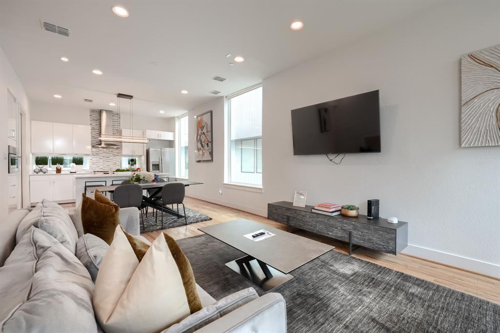 320 Mathey Court, Dallas, TX 75208