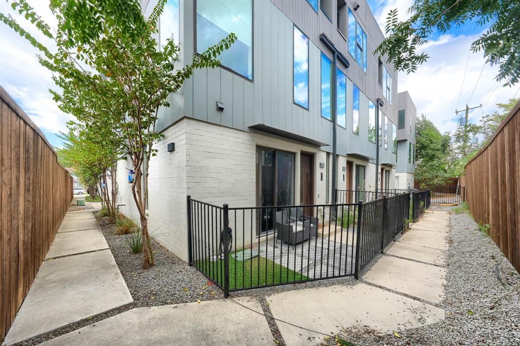 320 Mathey Court, Dallas, TX 75208 320 Mathey Court, Dallas, TX 75208