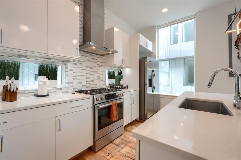 320 Mathey Court, Dallas, TX 75208