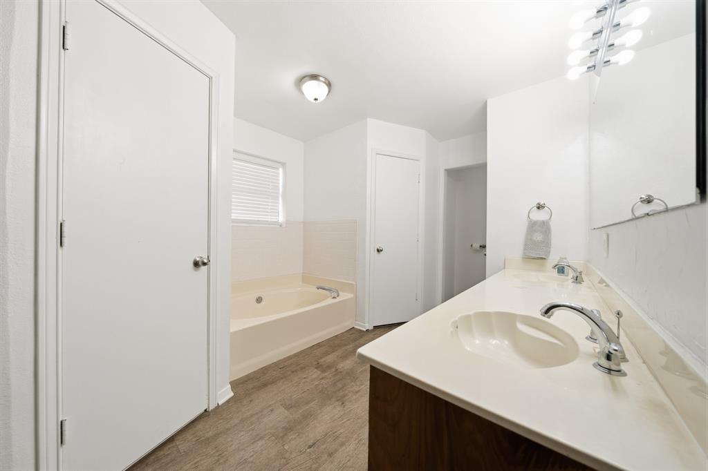 369 Odom Road, Avalon, TX 76623