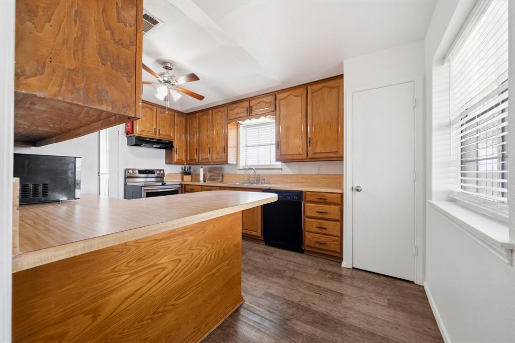 369 Odom Road, Avalon, TX 76623