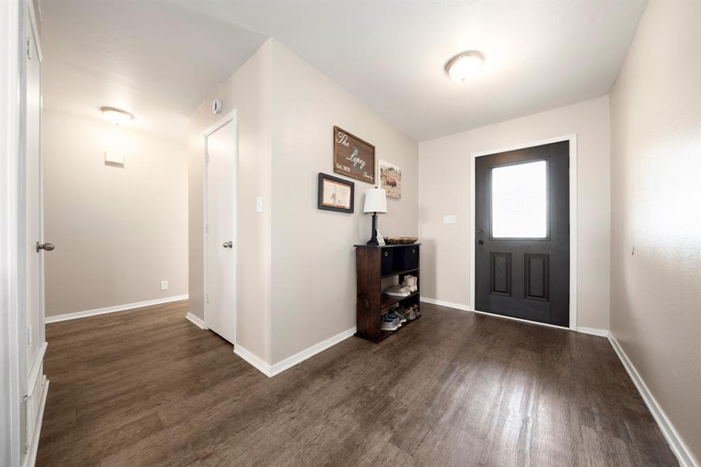 369 Odom Road, Avalon, TX 76623