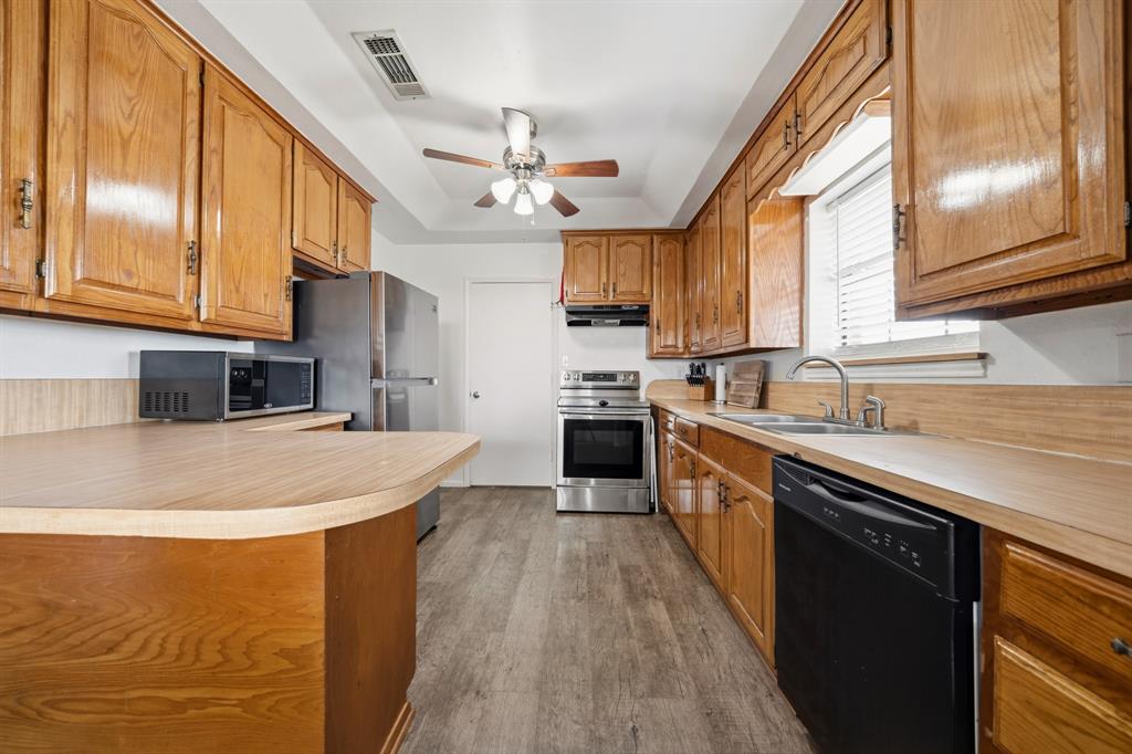369 Odom Road, Avalon, TX 76623