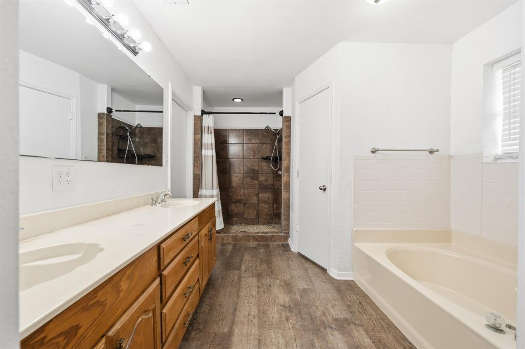 369 Odom Road, Avalon, TX 76623