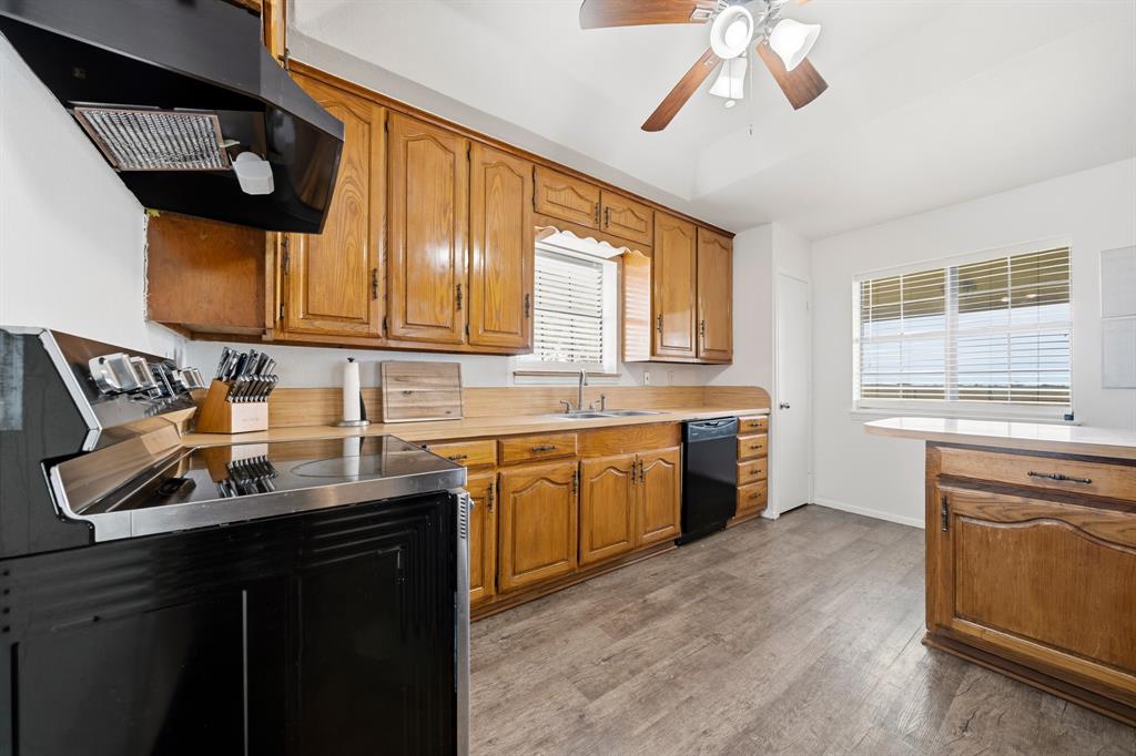 369 Odom Road, Avalon, TX 76623