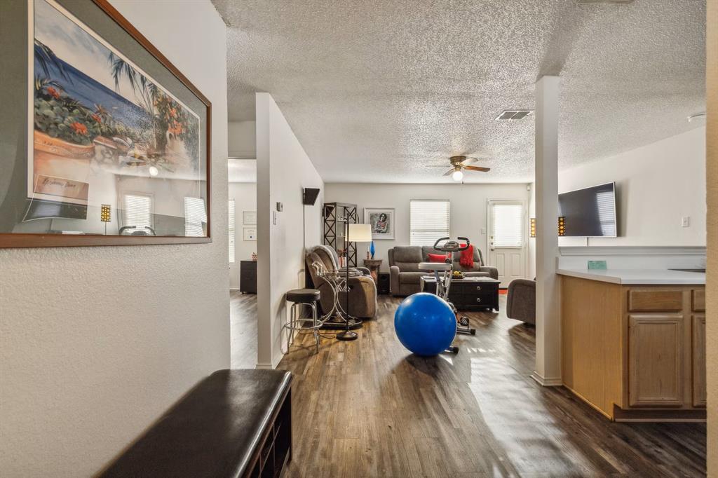 205 Crystalwood Drive, Mesquite, TX 75149