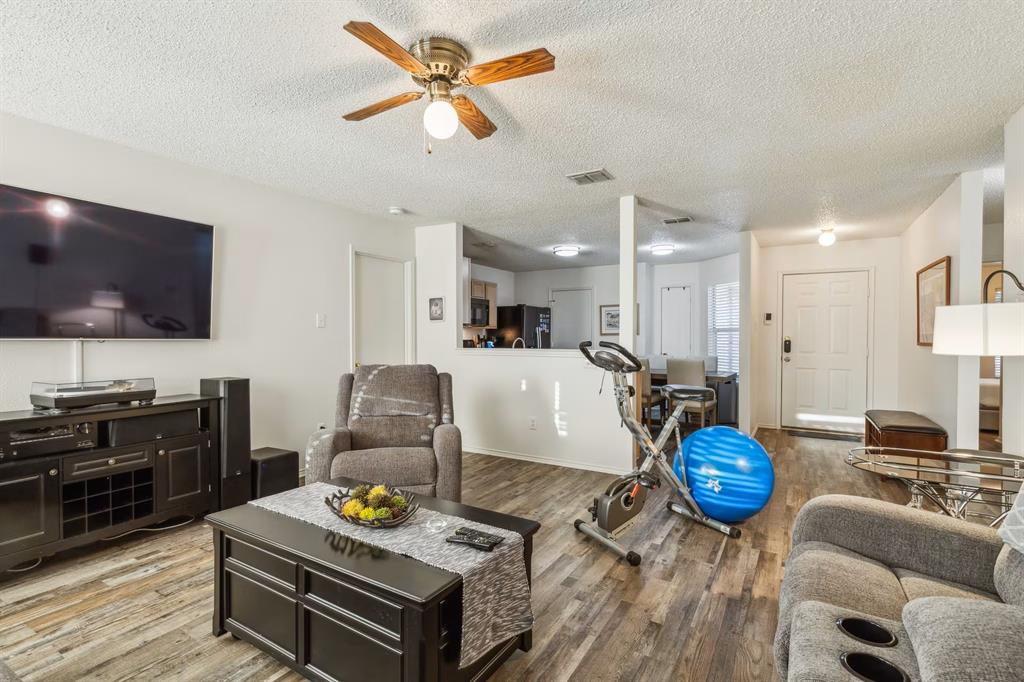 205 Crystalwood Drive, Mesquite, TX 75149