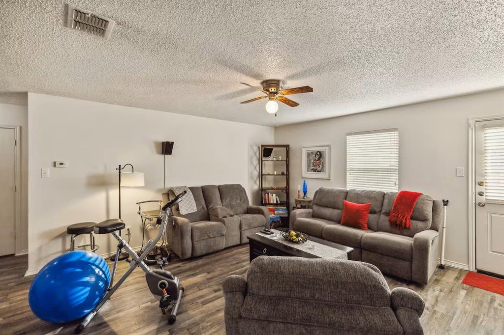 205 Crystalwood Drive, Mesquite, TX 75149