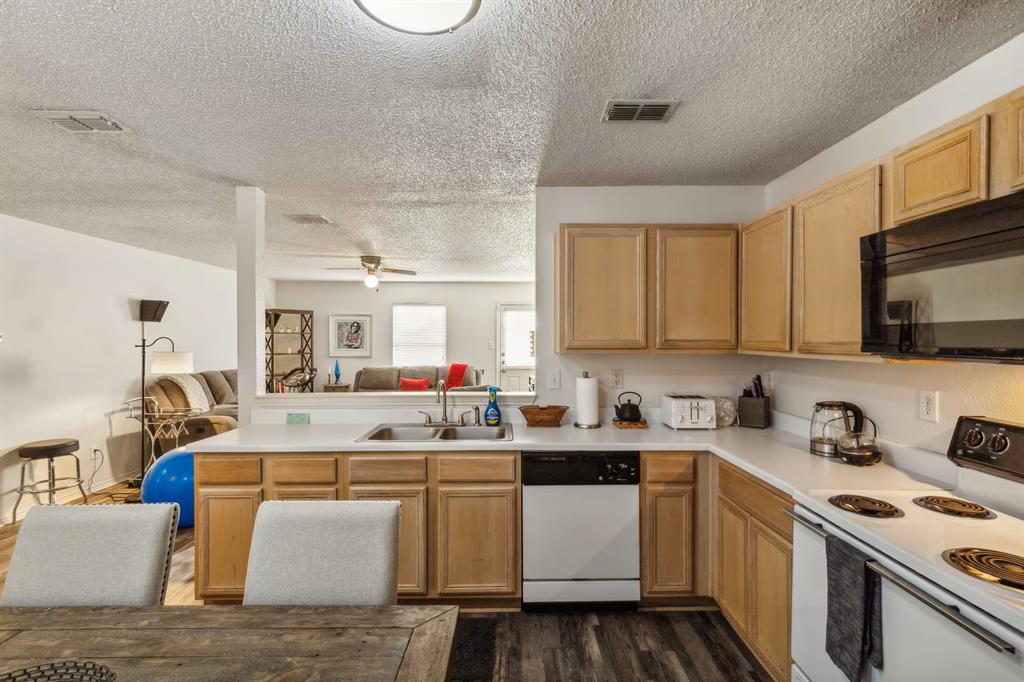 205 Crystalwood Drive, Mesquite, TX 75149