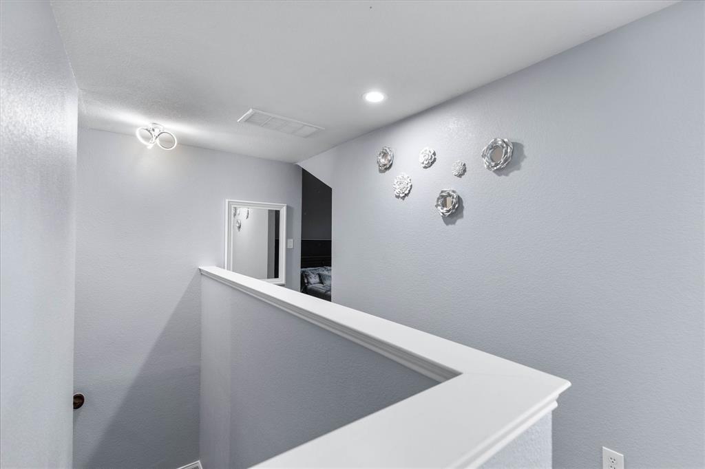 1047 Stream Drive, Grand Prairie, TX 75052