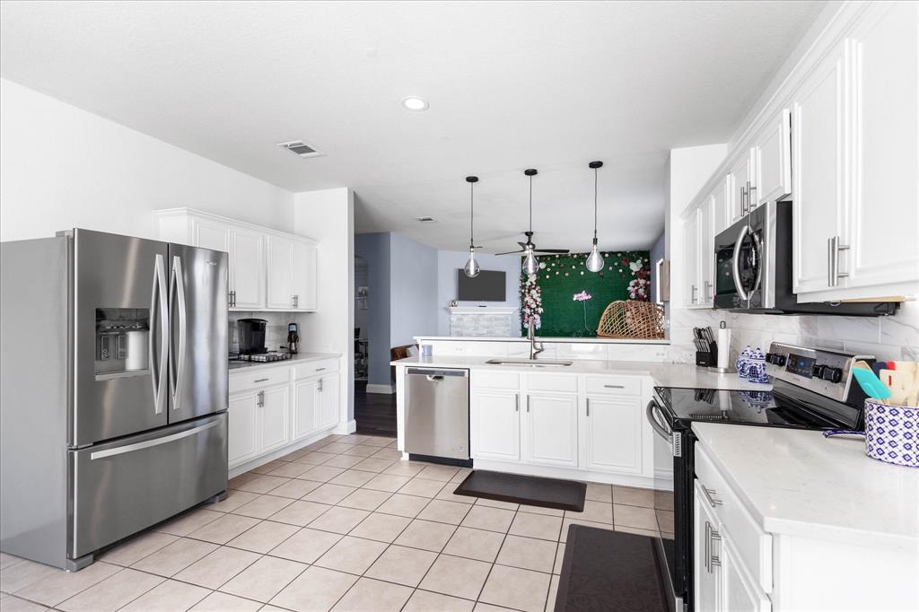 1047 Stream Drive, Grand Prairie, TX 75052