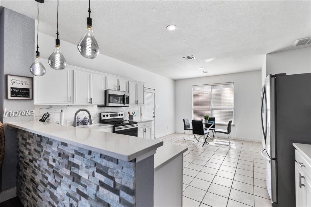 1047 Stream Drive, Grand Prairie, TX 75052