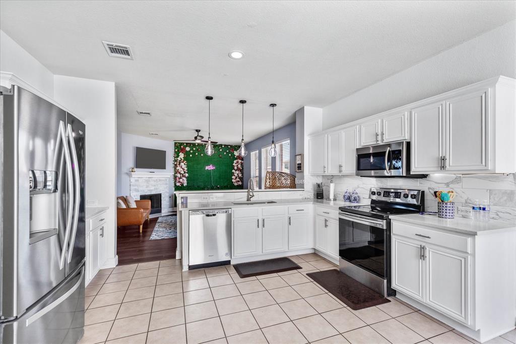 1047 Stream Drive, Grand Prairie, TX 75052