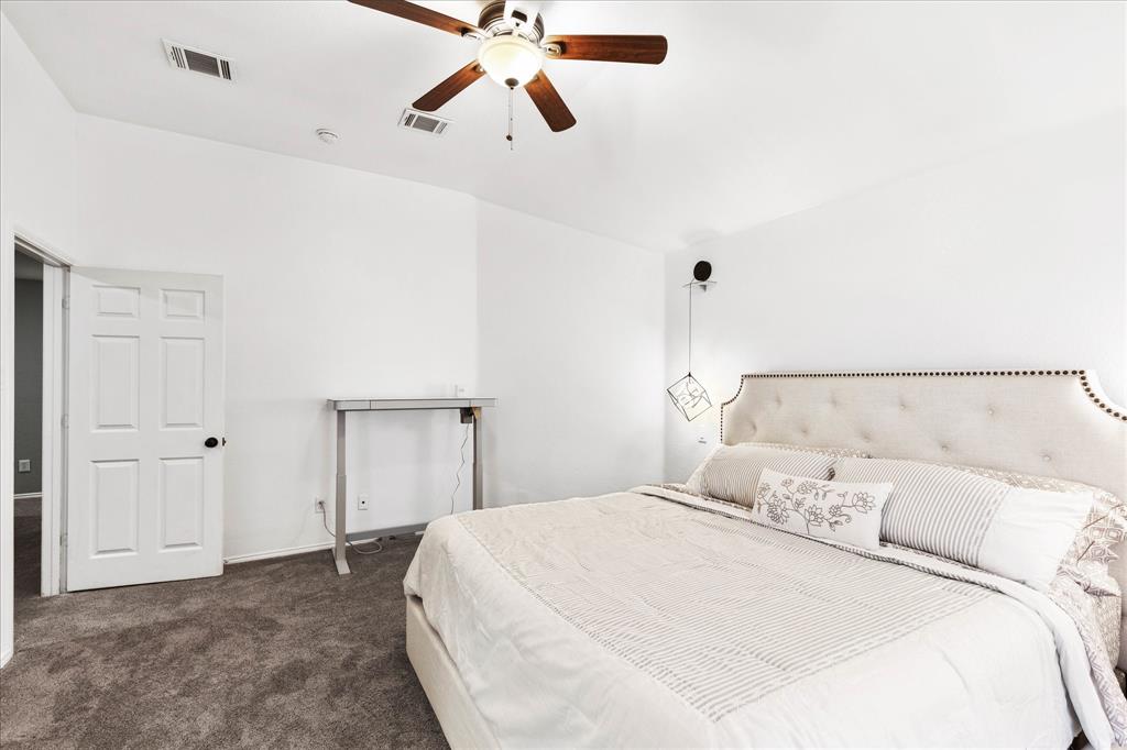 1047 Stream Drive, Grand Prairie, TX 75052
