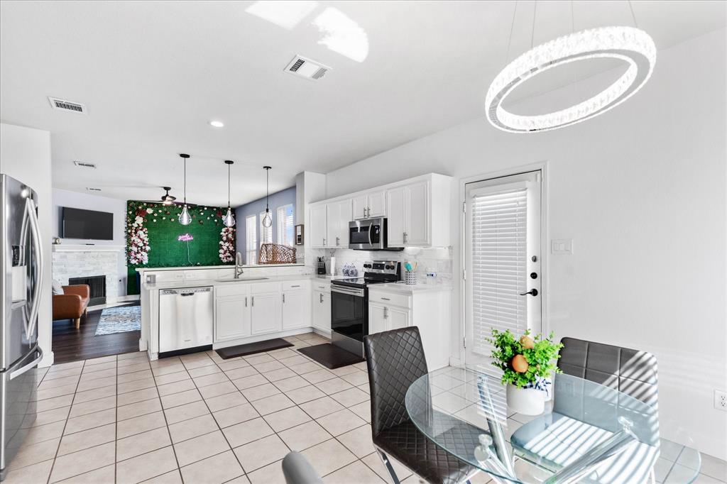 1047 Stream Drive, Grand Prairie, TX 75052
