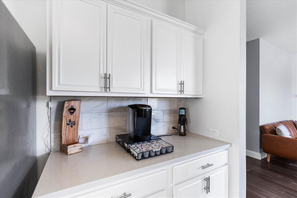 1047 Stream Drive, Grand Prairie, TX 75052
