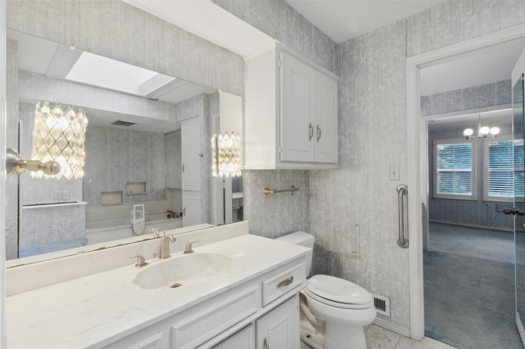 Hall bath which is one of the baths that the primary bedroom can use with tub
