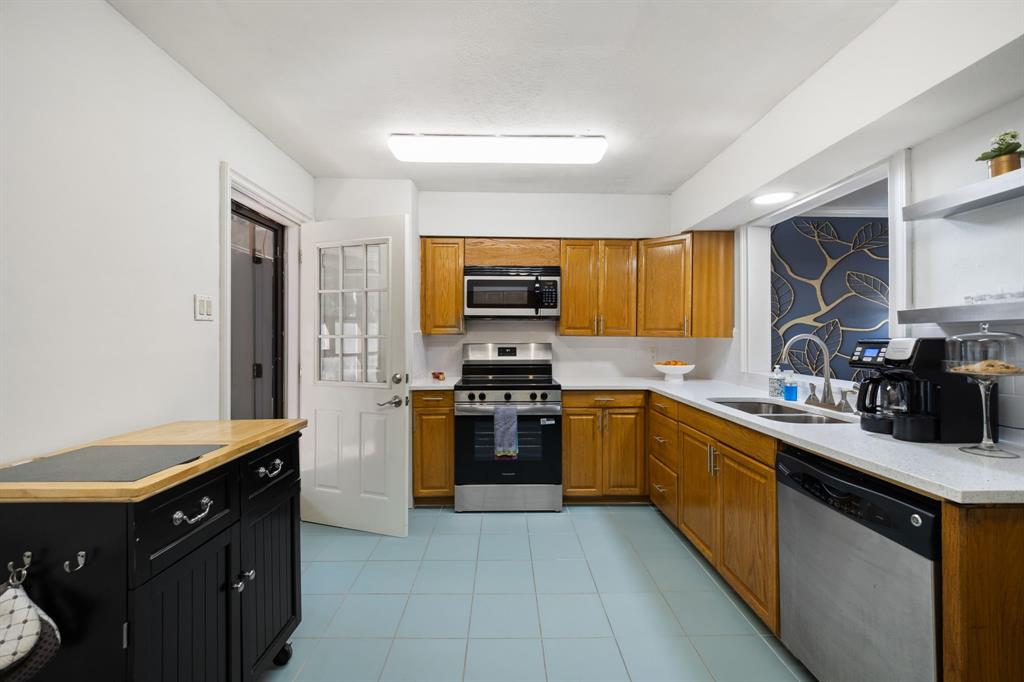 7714 Royal Lane, #110, Dallas, TX 75230