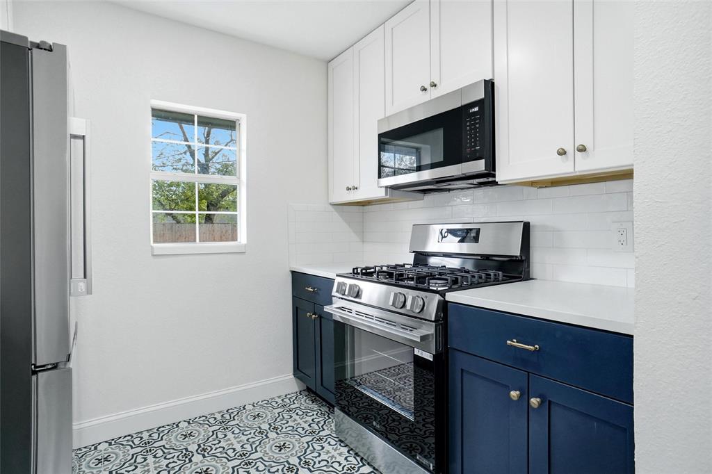 New stainless gas oven range, microwave and refrigerator.
