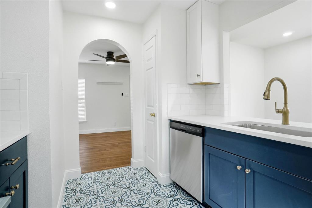 Arch opening from living to kitchen
