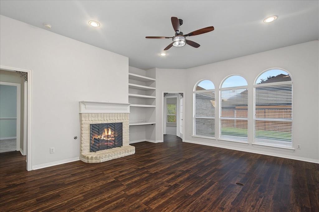 Split bedrooms - on opposite sides of living area