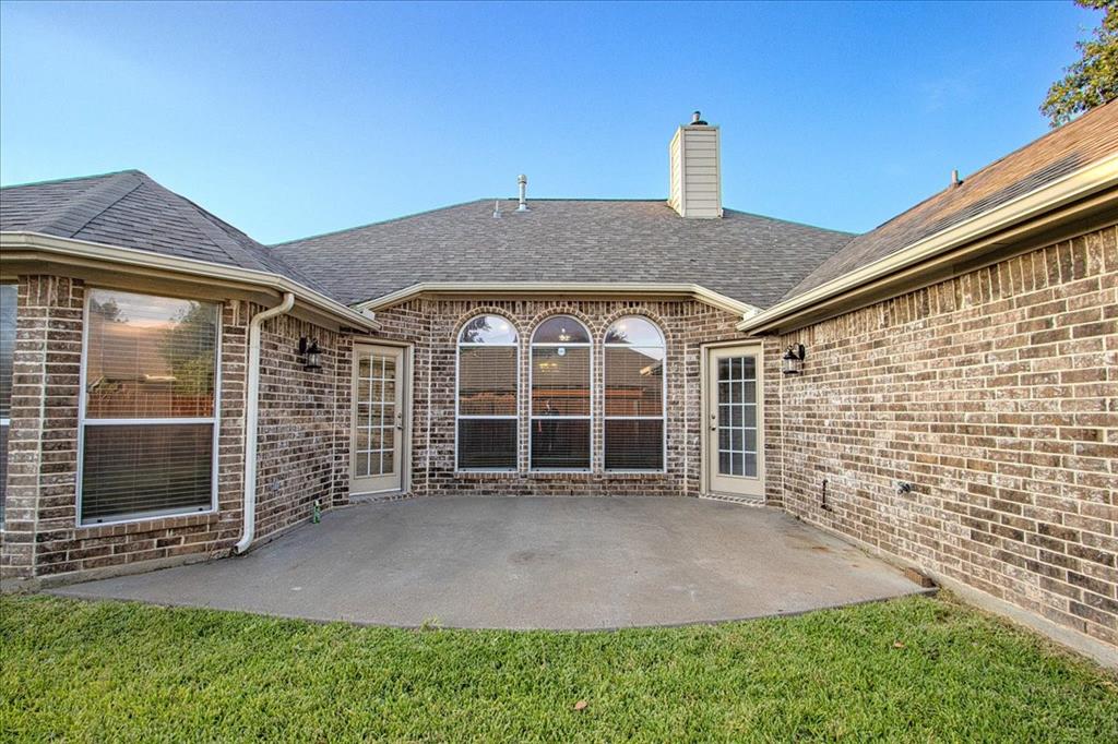Dual entrance to back porch area - froom master bedroom area, and dining room area