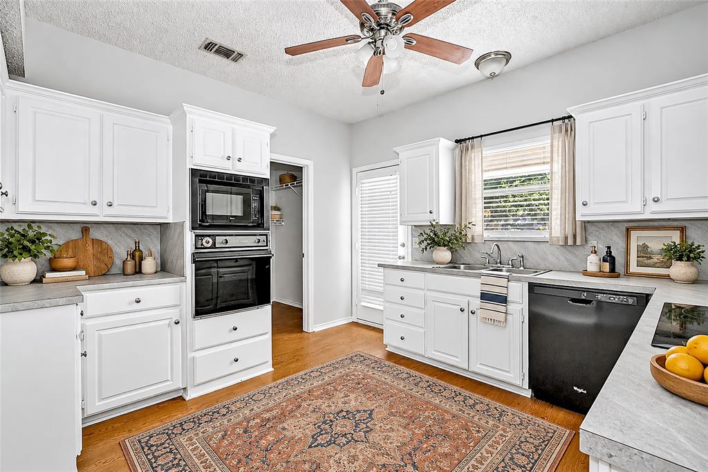 2880 Inniswood Circle, Arlington, TX 76015