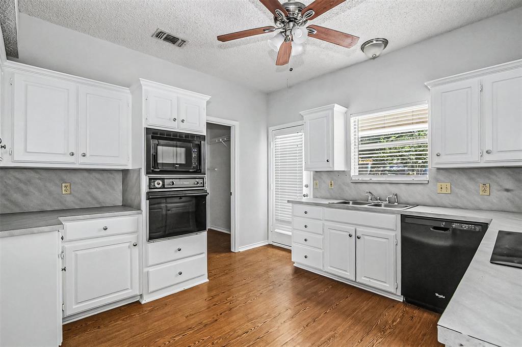 2880 Inniswood Circle, Arlington, TX 76015