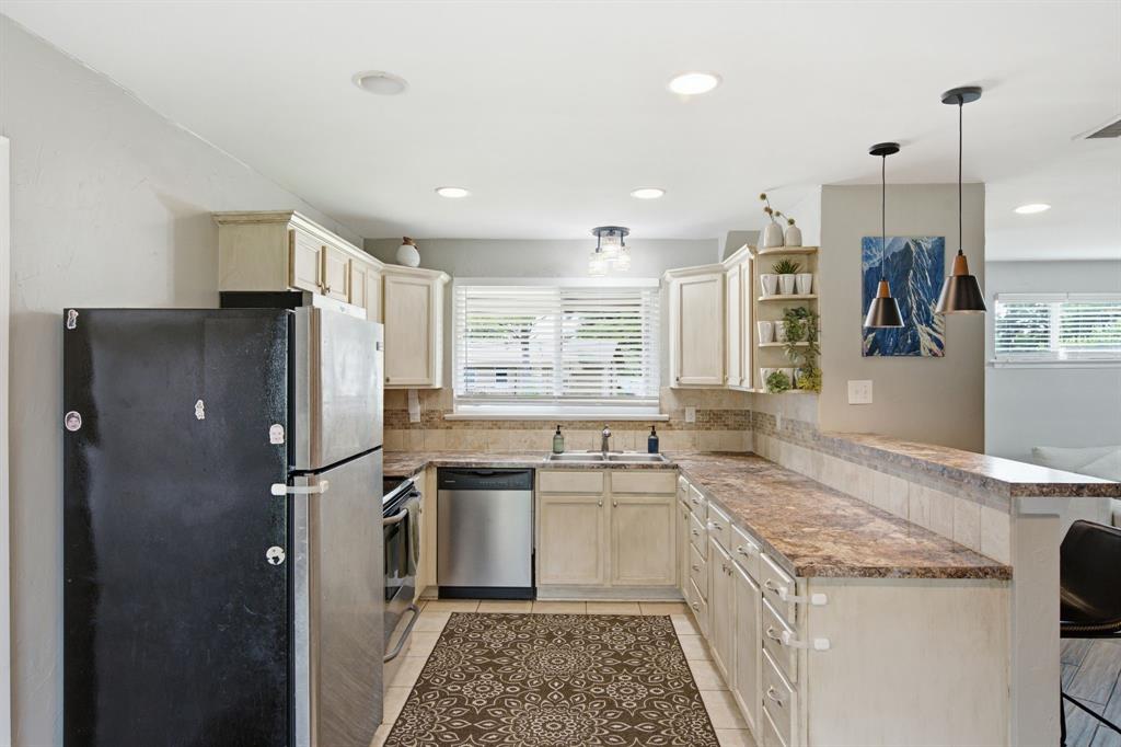 plenty of countertop space for meal prepping!