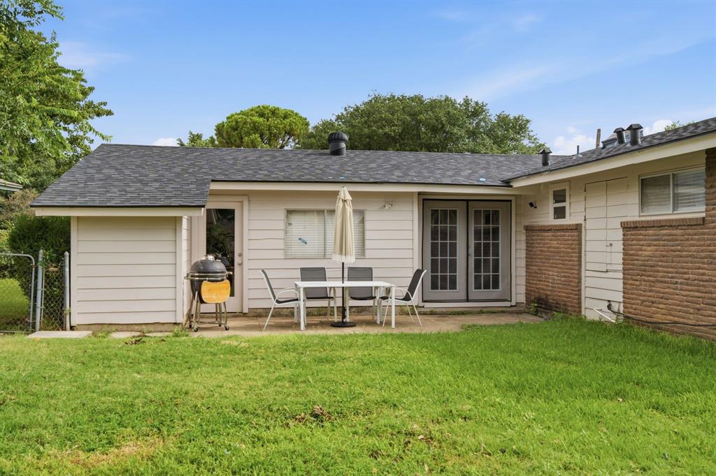 plenty of space for lawn games, bbqs, so many possibilities