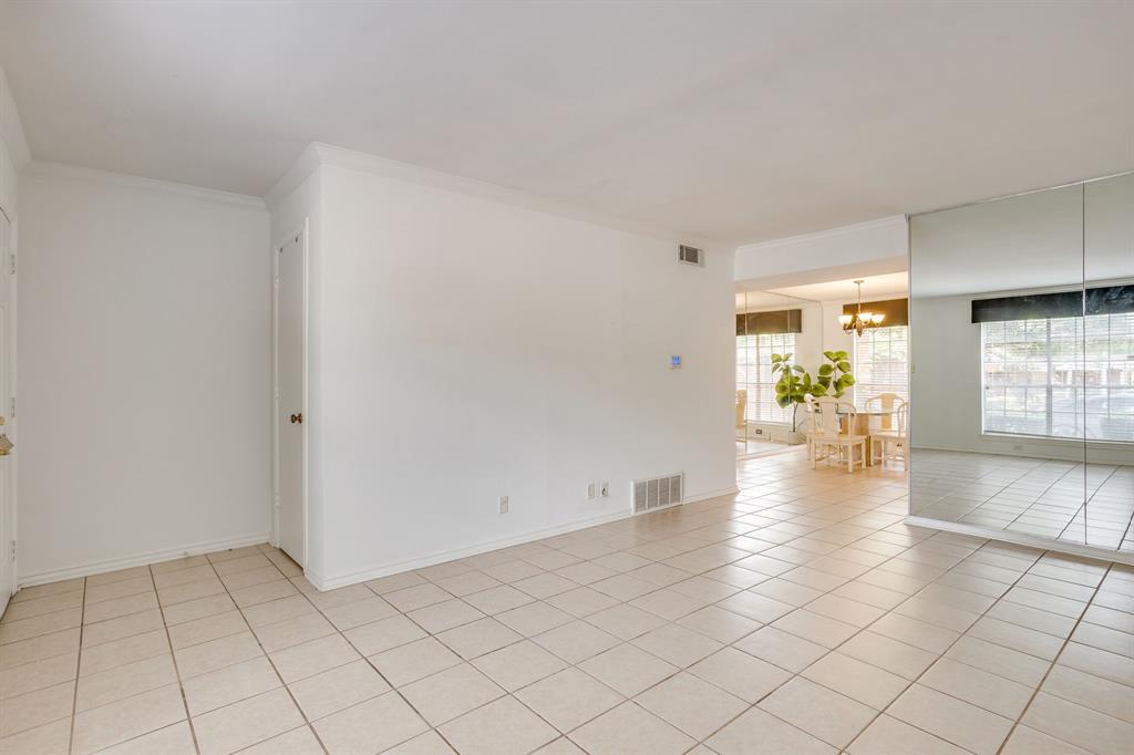 901 Roaring Springs Road, Fort Worth, TX 76114
