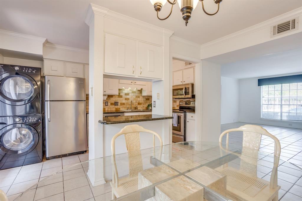 901 Roaring Springs Road, Fort Worth, TX 76114