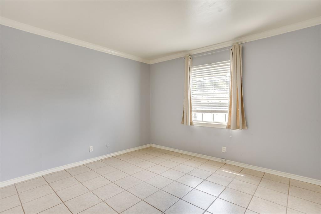 901 Roaring Springs Road, Fort Worth, TX 76114