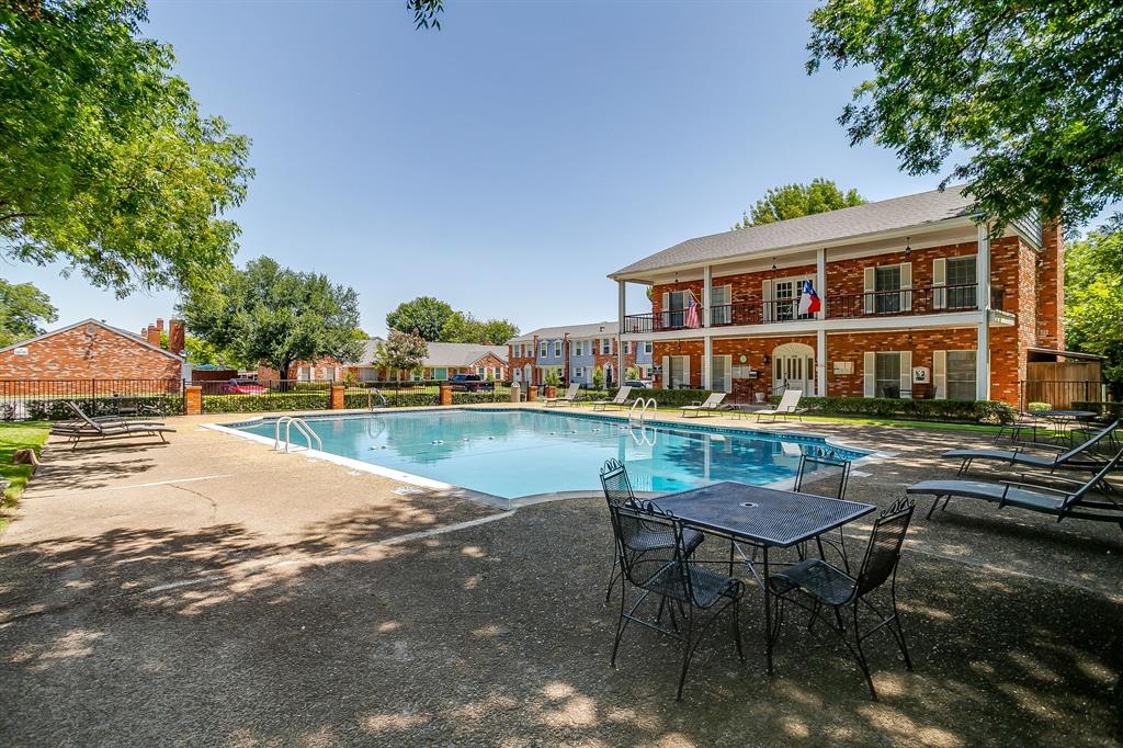 901 Roaring Springs Road, Fort Worth, TX 76114